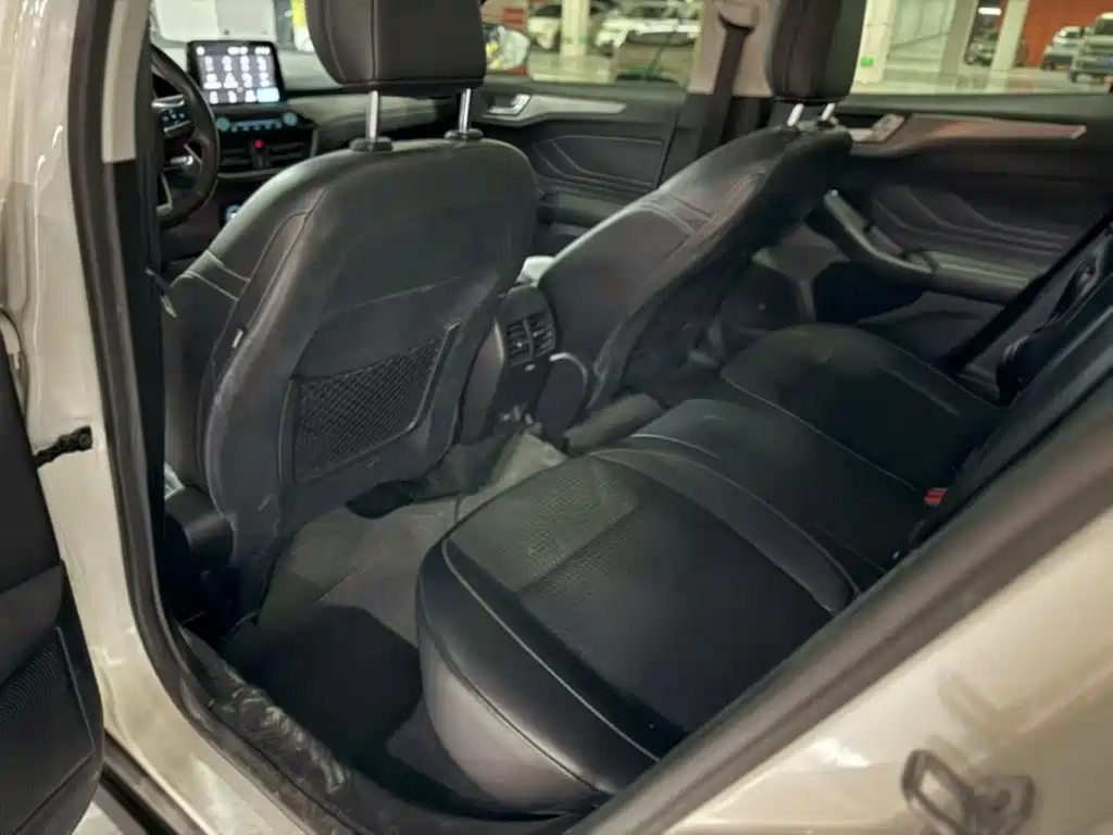 Ford Focus — миниатюра 10