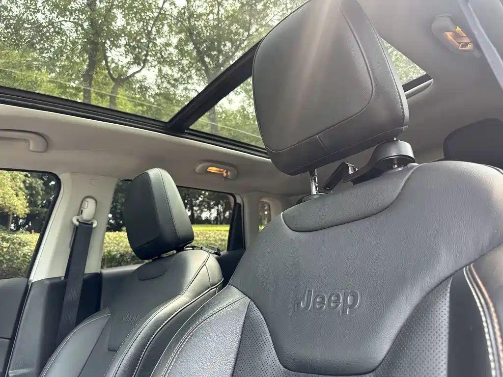 Jeep Compass — миниатюра 11