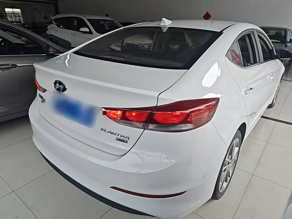 Hyundai Elantra — миниатюра 7