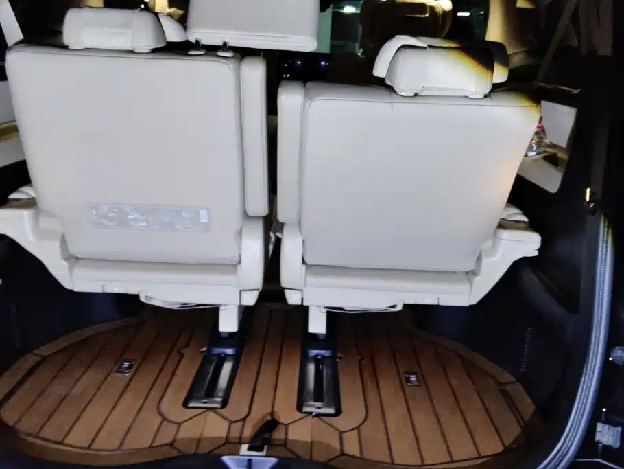 Toyota Alphard — миниатюра 4