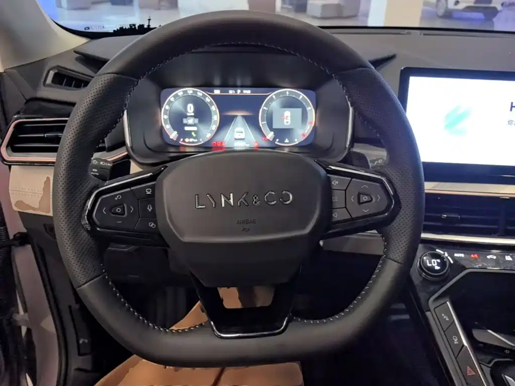 Lynk & Co 06 — миниатюра 11