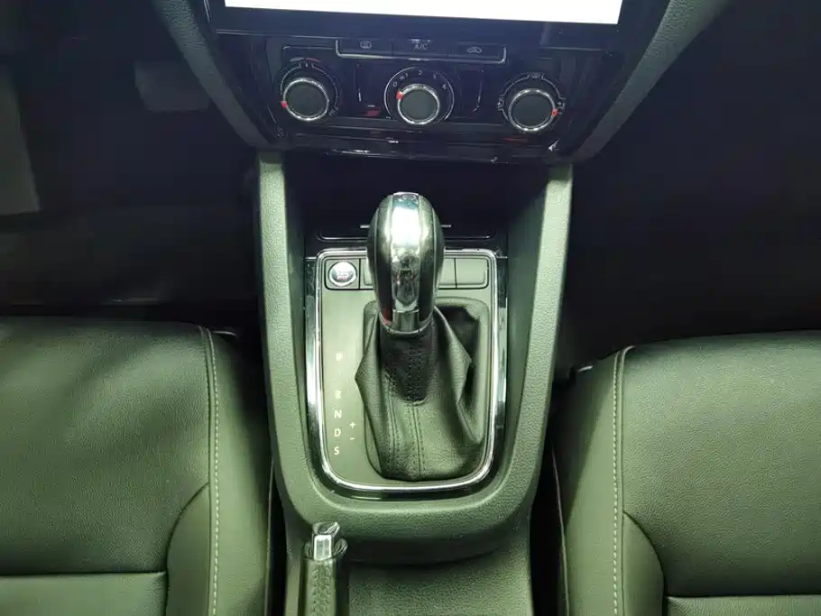 Volkswagen Sagitar — миниатюра 16
