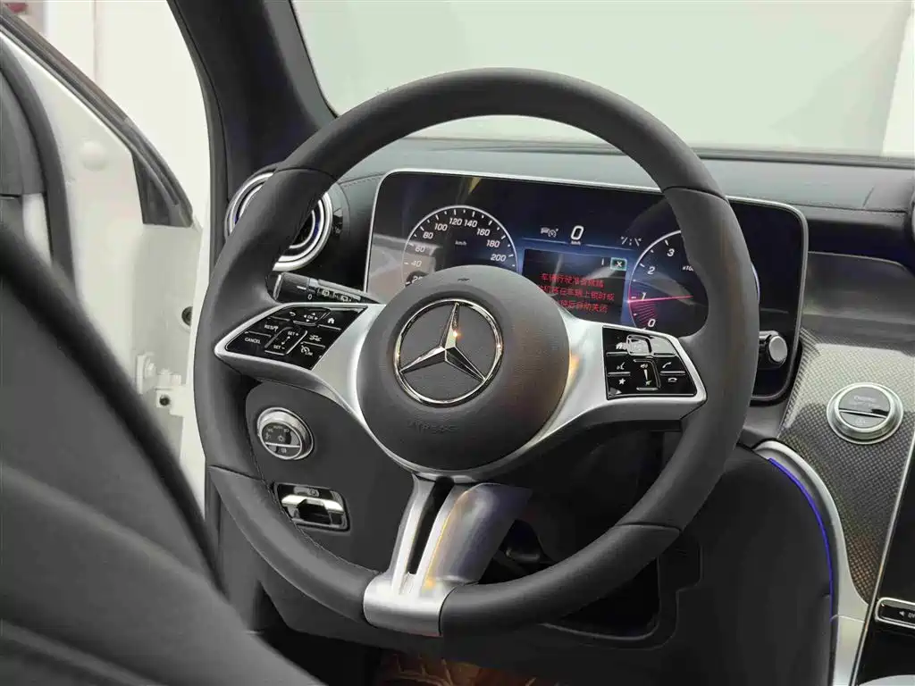 MERCEDES-BENZ GLC