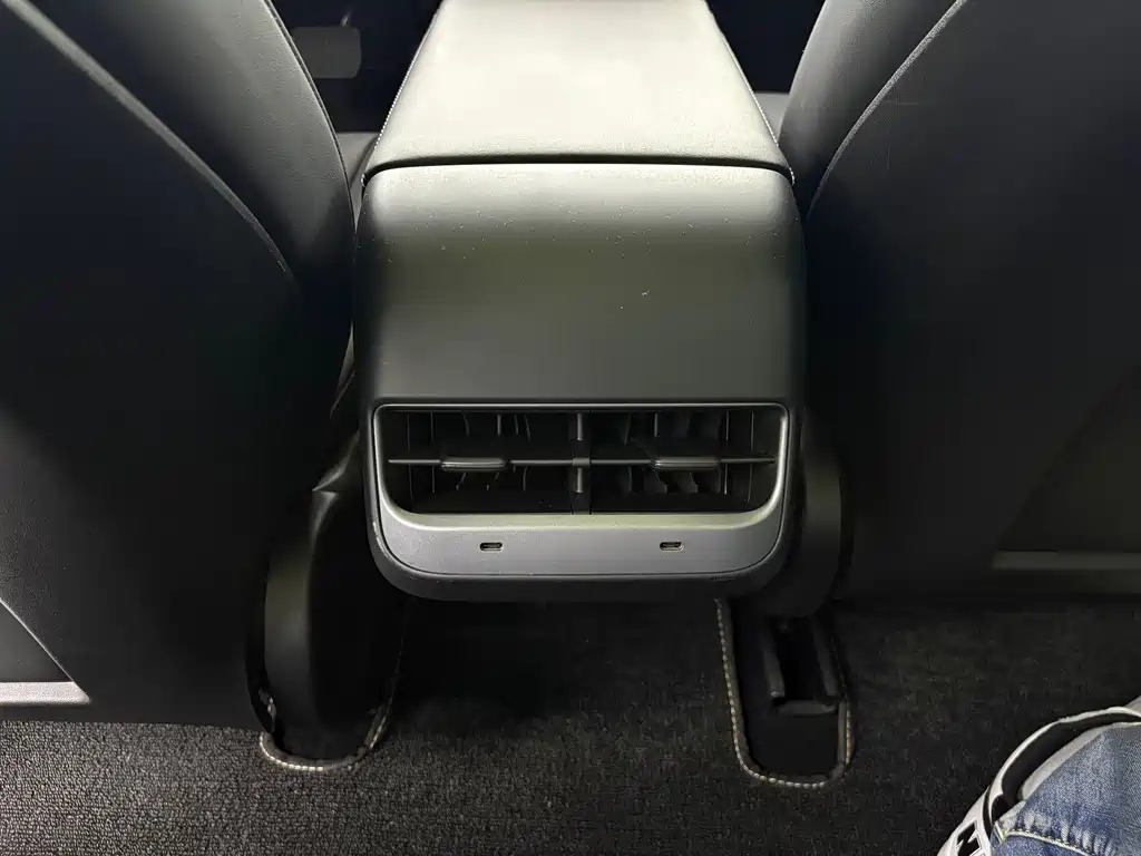 Tesla Model 3 — миниатюра 11