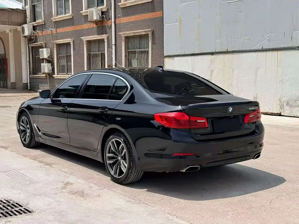 BMW 5 Series — миниатюра 3