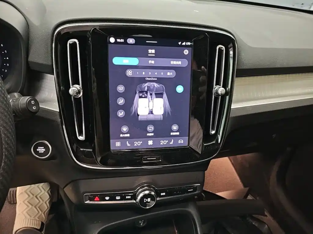 Volvo XC40 — миниатюра 13
