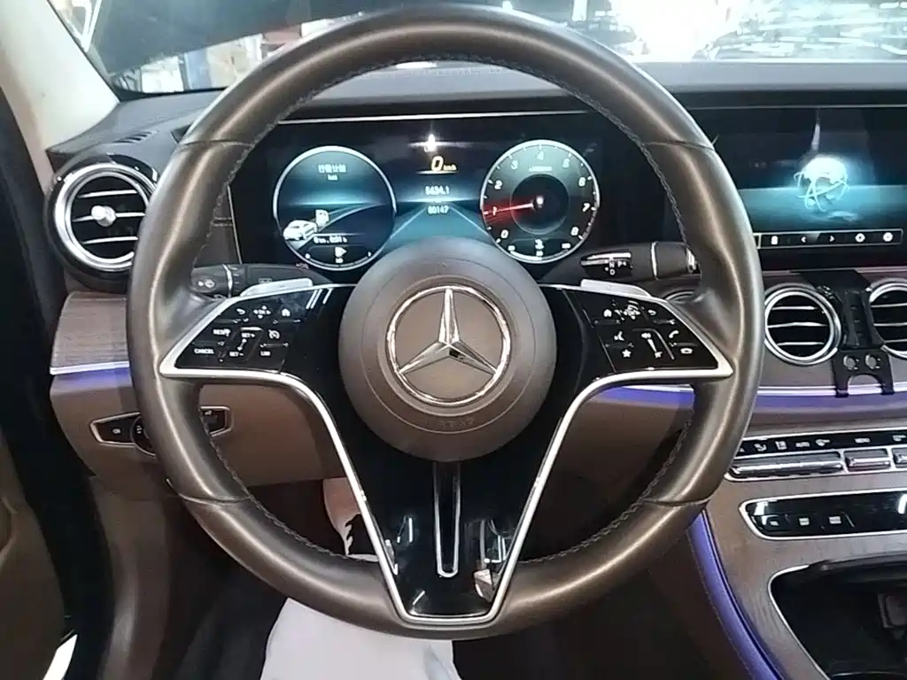 Mercedes-Benz E-Class — миниатюра 11