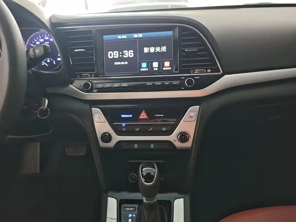 Hyundai Elantra — миниатюра 13