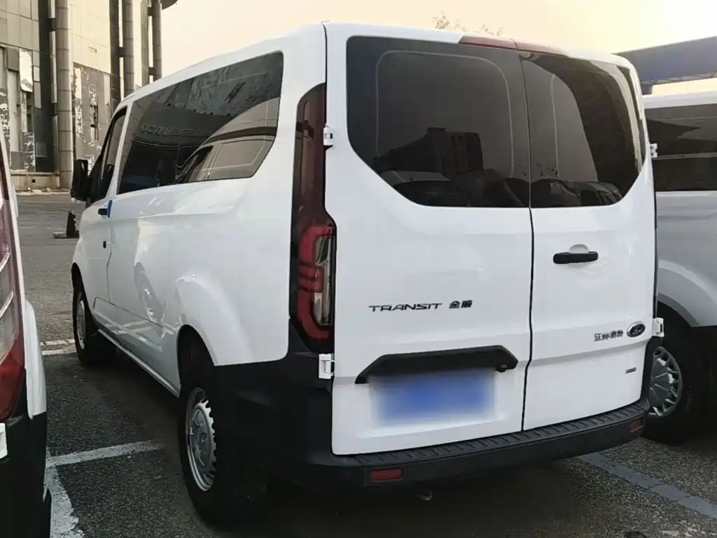 Ford Transit — миниатюра 5