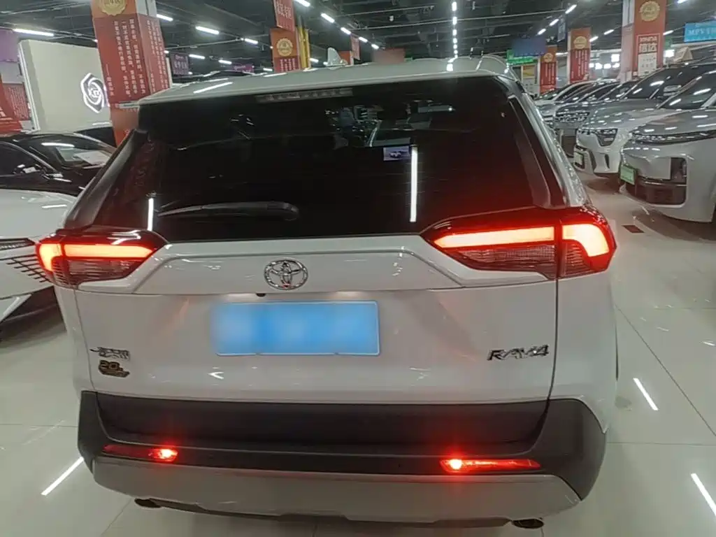 Toyota RAV4 — миниатюра 6