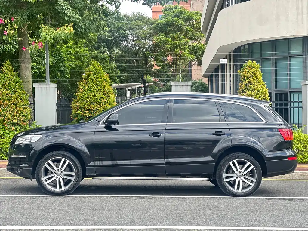 Audi Q7 — миниатюра 7