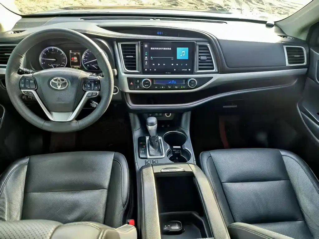 TOYOTA HIGHLANDER