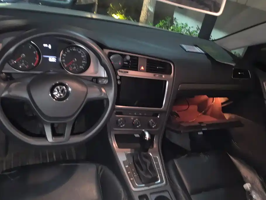 Volkswagen Golf — миниатюра 12