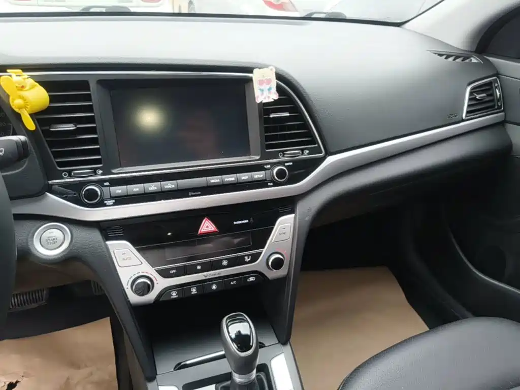 Hyundai Elantra — миниатюра 13