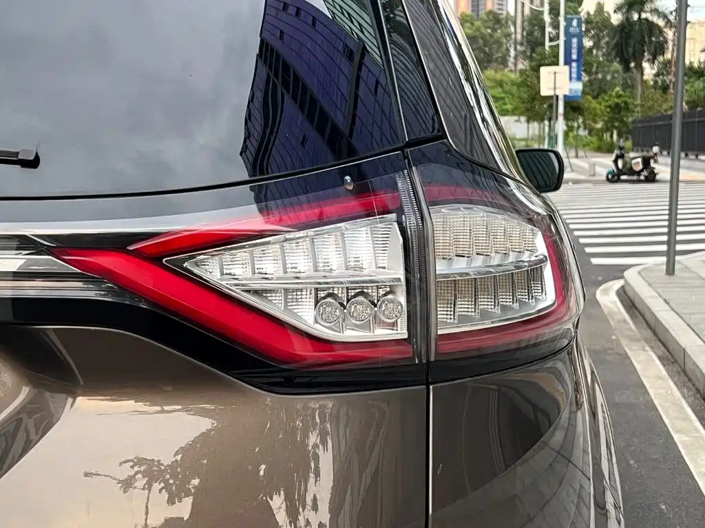 Ford Edge — миниатюра 28