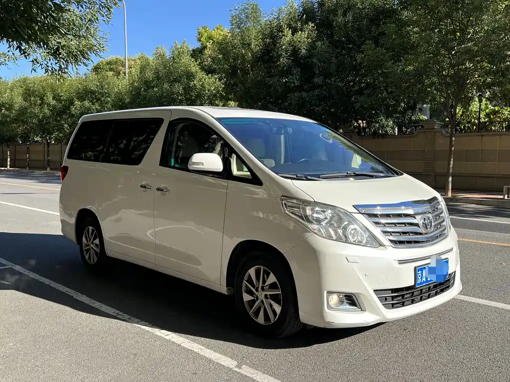 Toyota Alphard — миниатюра 3