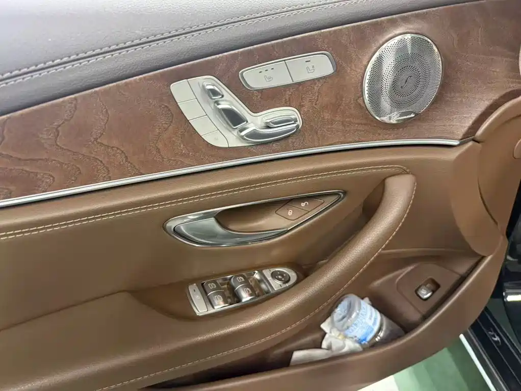 Mercedes-Benz E-Class — миниатюра 9