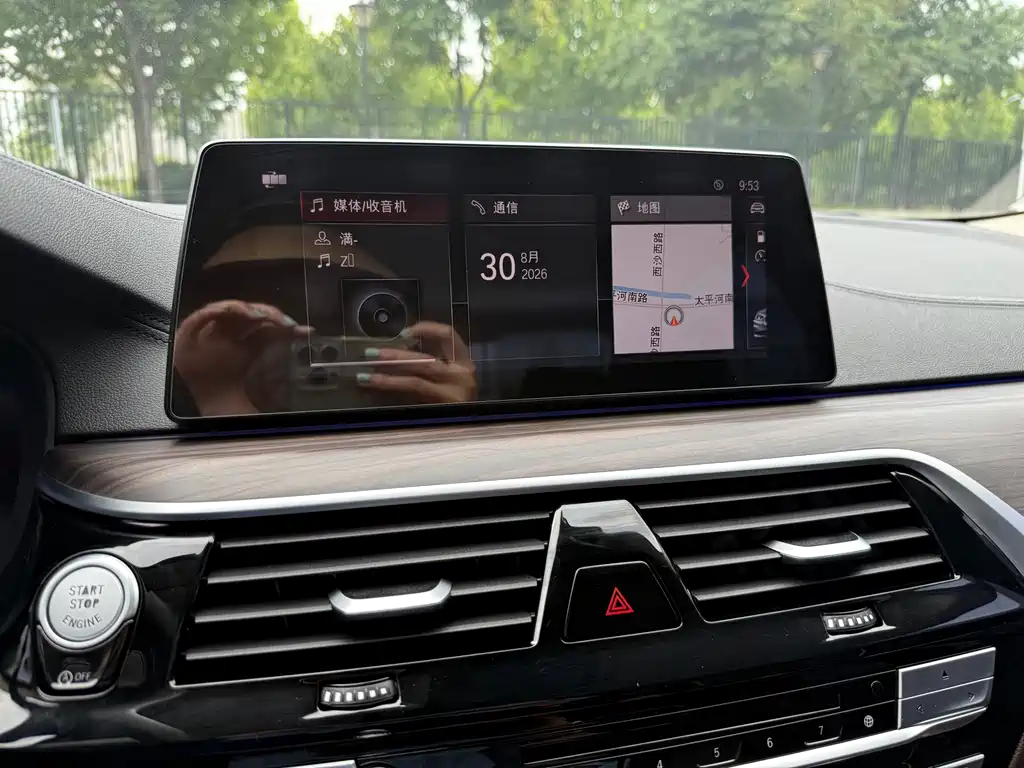 BMW 5 Series — миниатюра 6