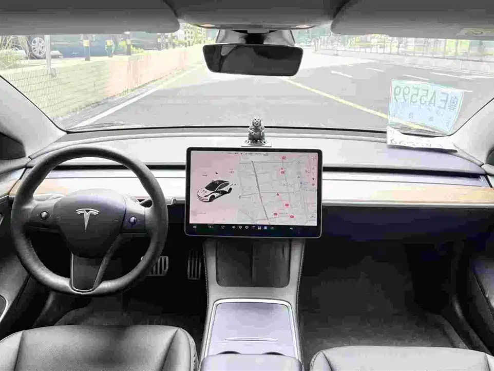 Tesla Model 3 — миниатюра 5