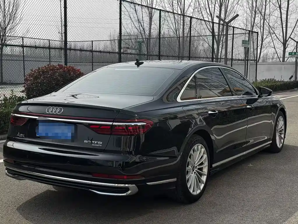AUDI A8