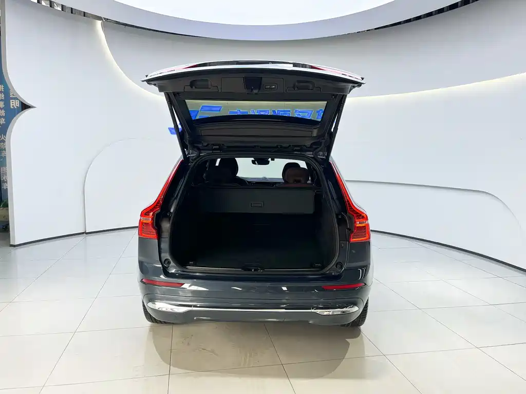 Volvo XC60 2024 B5 Luxury