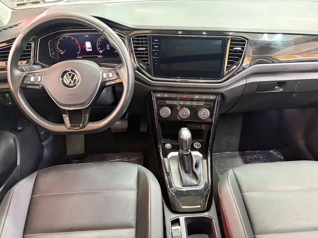 Volkswagen T-Roc 280TSI DSG 2WD Comfort Connected 30th Anniversary Commemorative Edition, фото 4