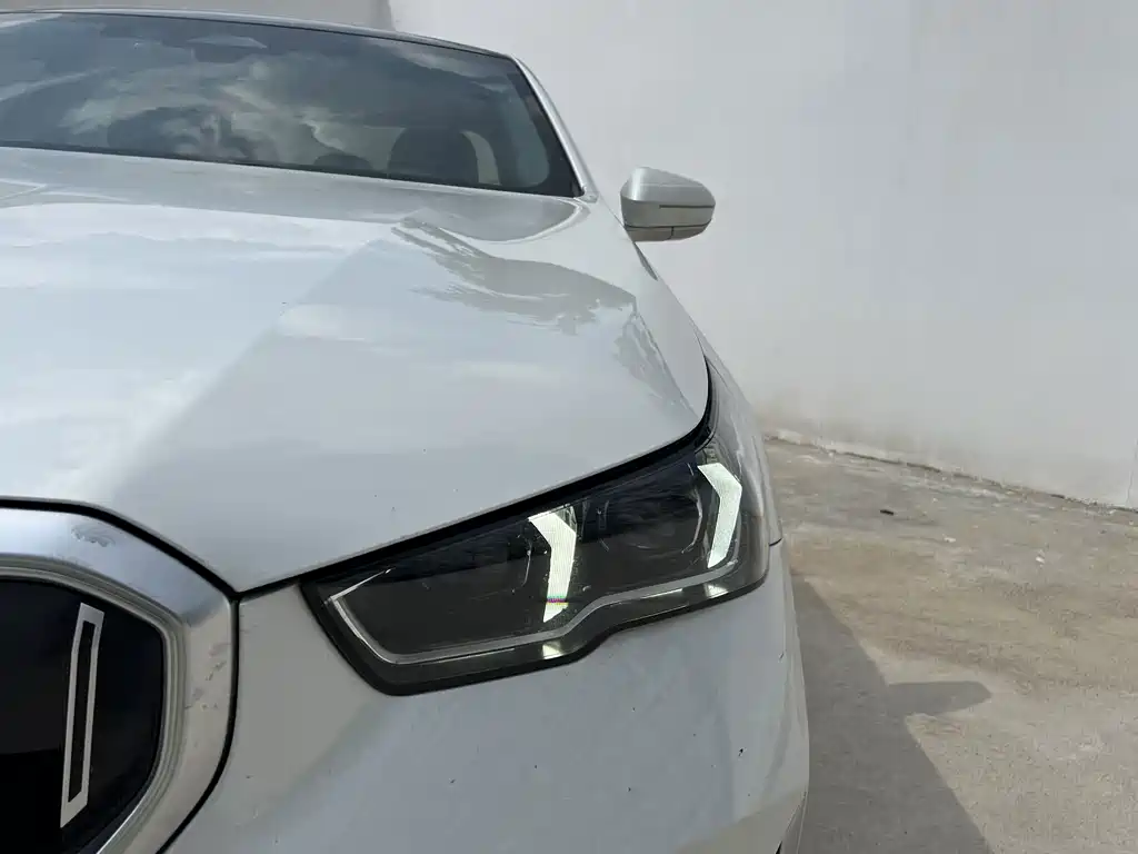 BMW 5 Series — миниатюра 8