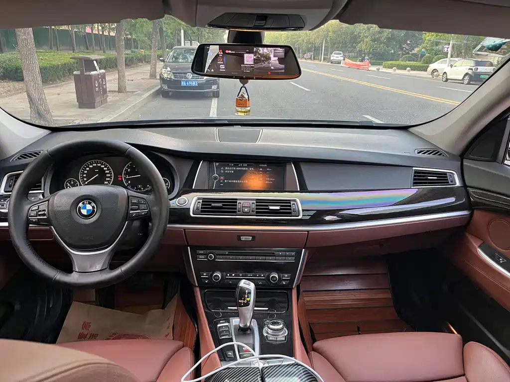 BMW 5 Series GT — миниатюра 7