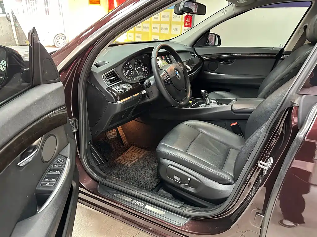 BMW 5 Series GT 5 GT 2014 528i Lead