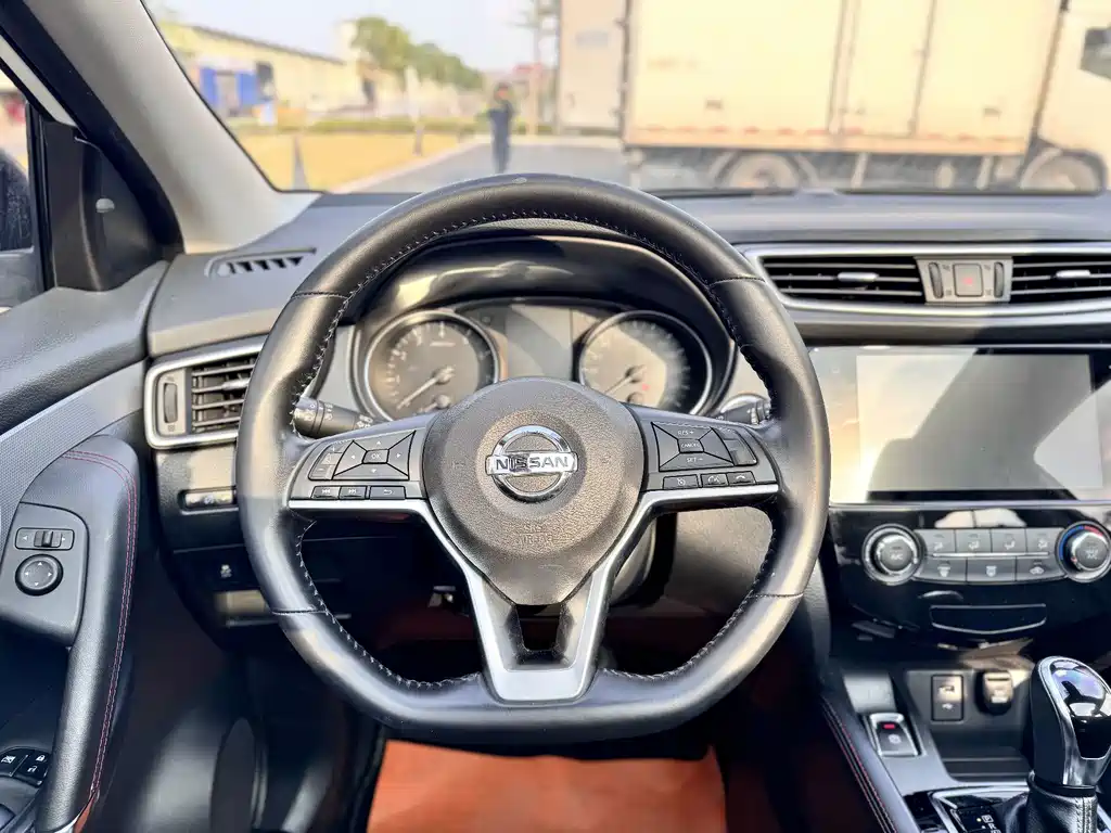 Nissan Qashqai — миниатюра 8