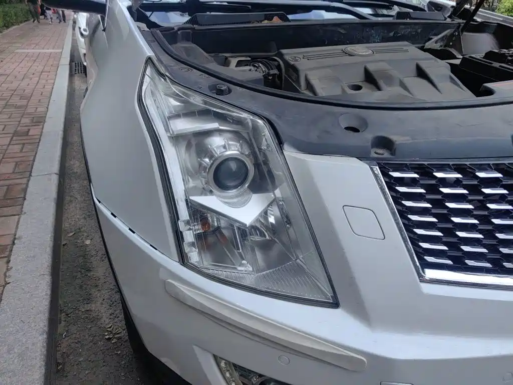 Cadillac SRX — миниатюра 7