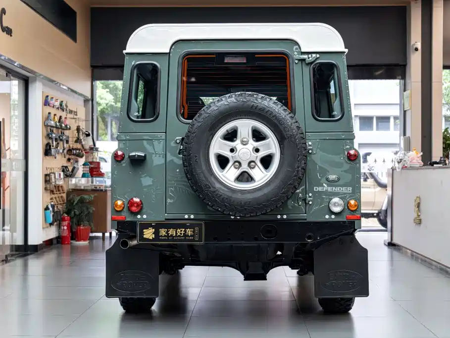 Land Rover Defender — миниатюра 5