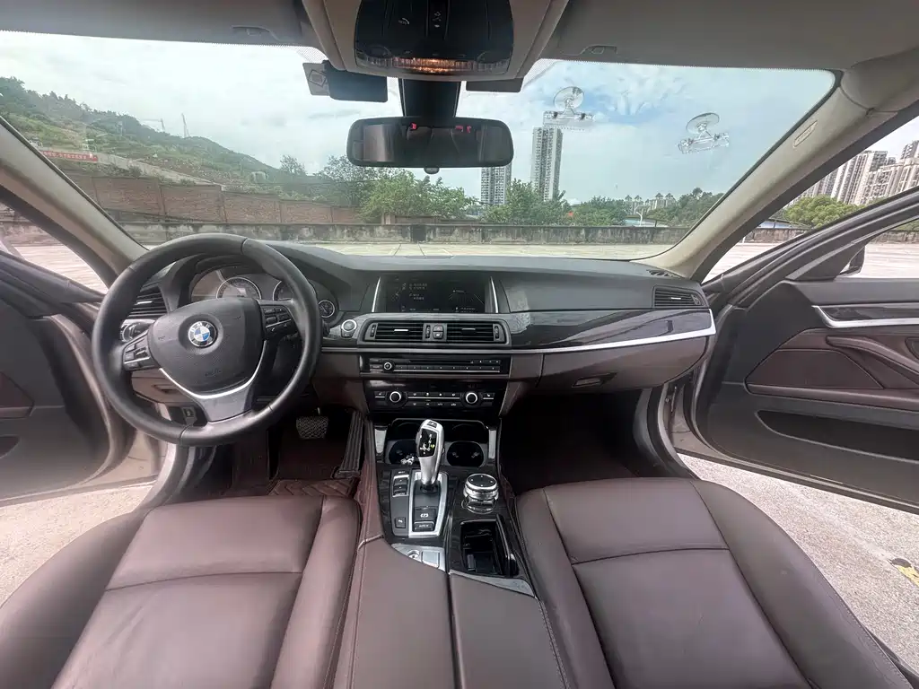 BMW 5 Series — миниатюра 15