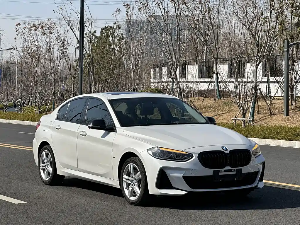 BMW 1 SERIES