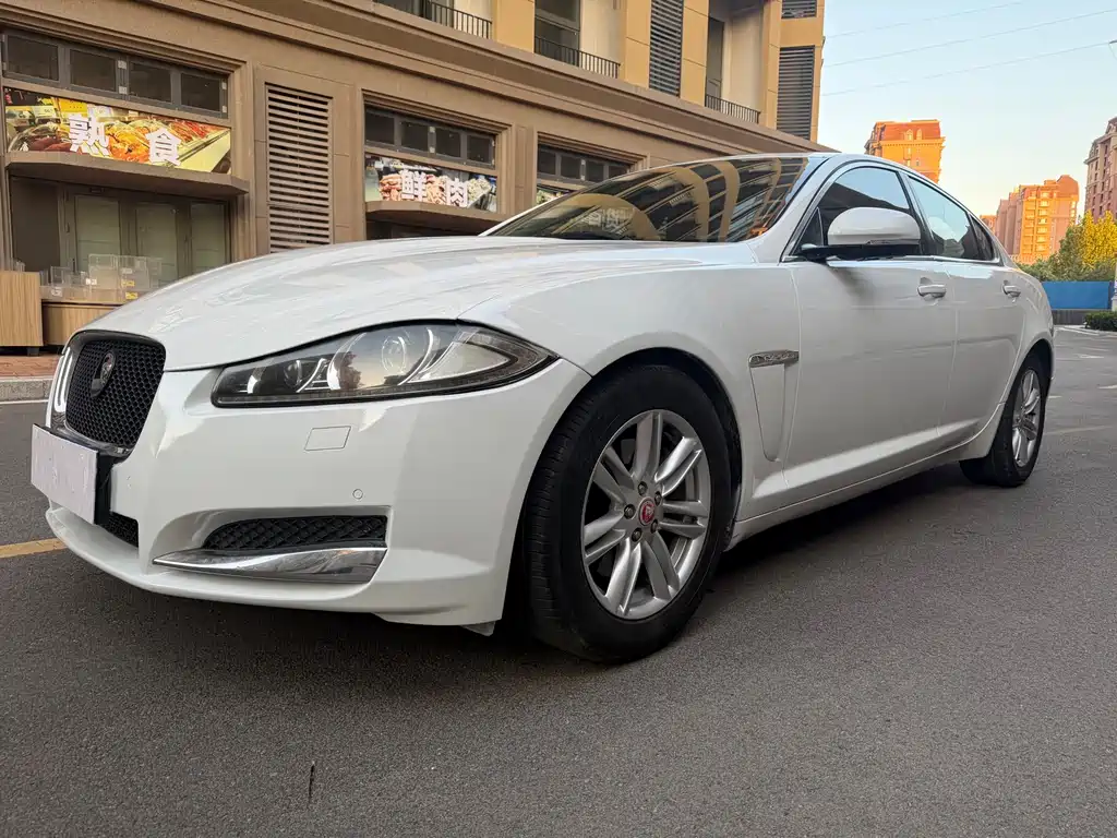Jaguar XF 2015