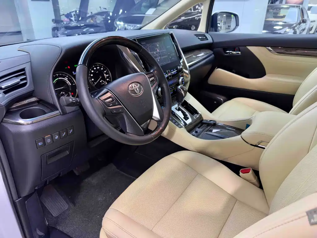 Toyota Vellfire — миниатюра 7