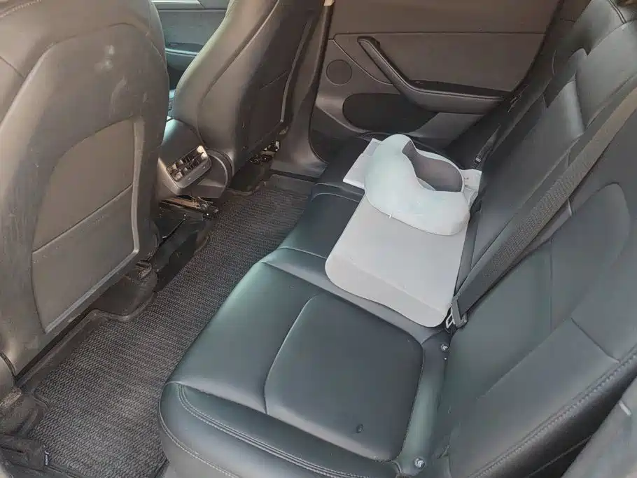 Tesla Model Y — миниатюра 11