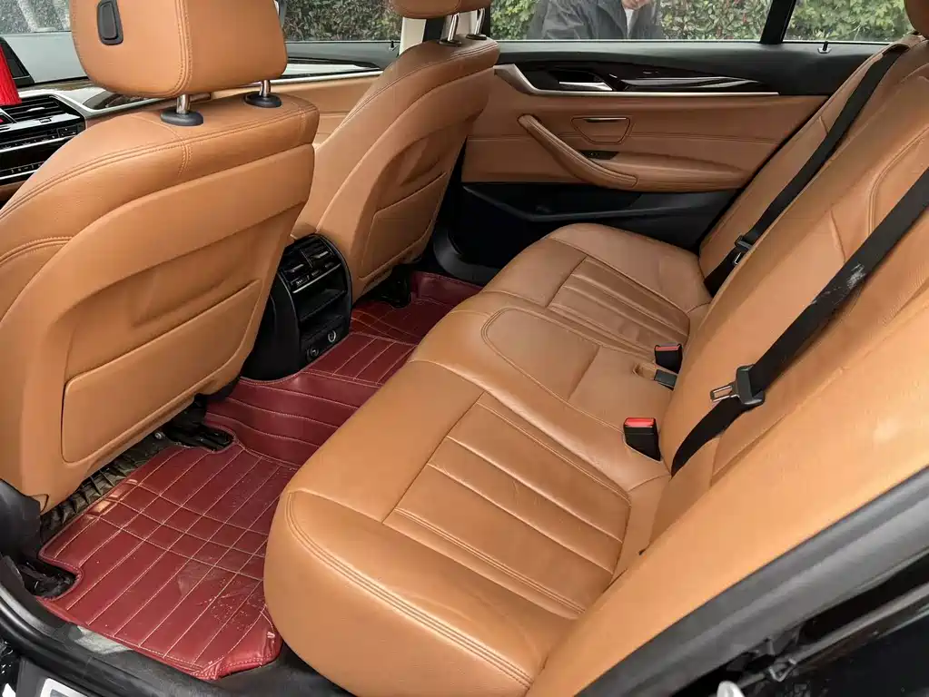 BMW 5 Series — миниатюра 7