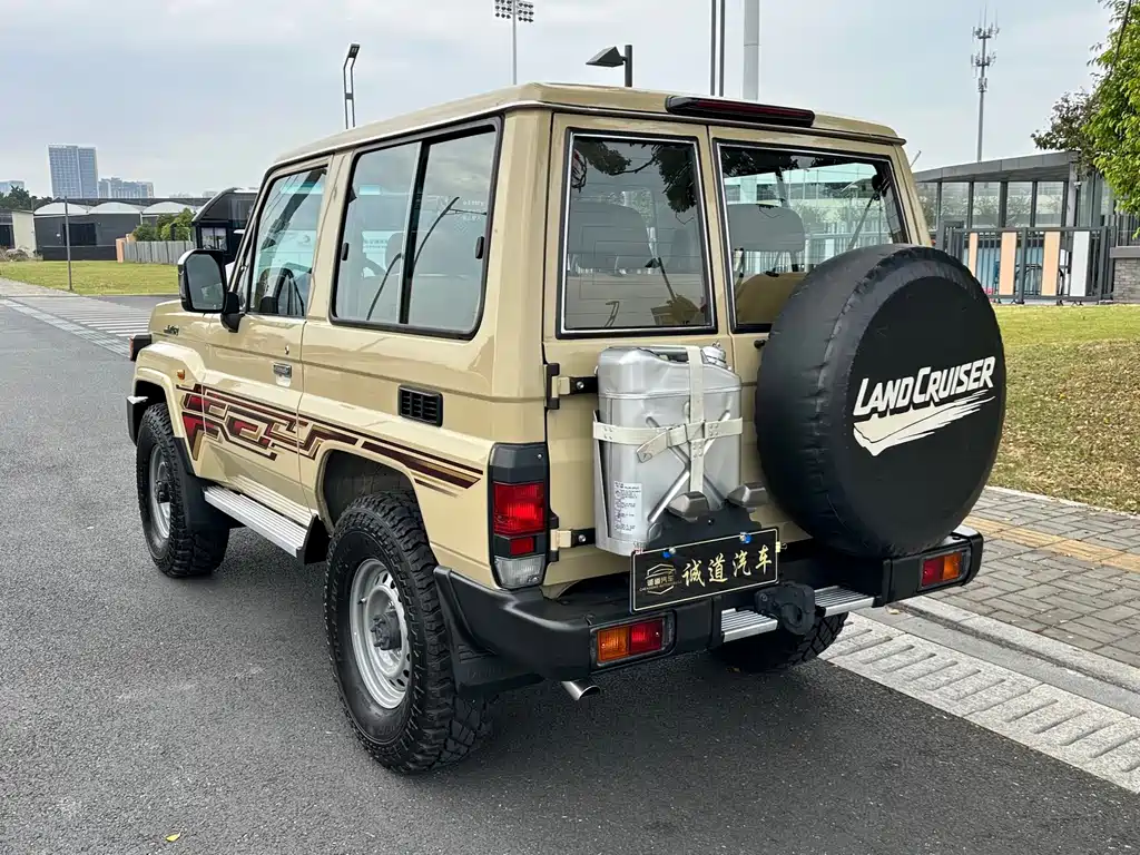 Toyota Land Cruiser — миниатюра 3