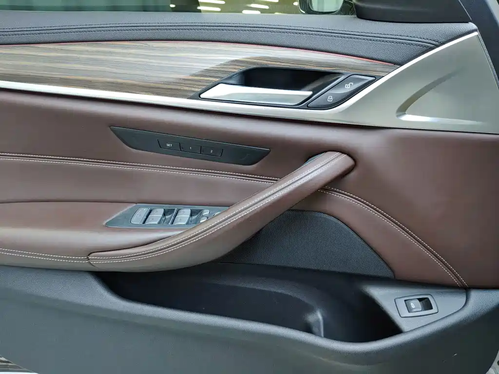BMW 5 Series — миниатюра 14