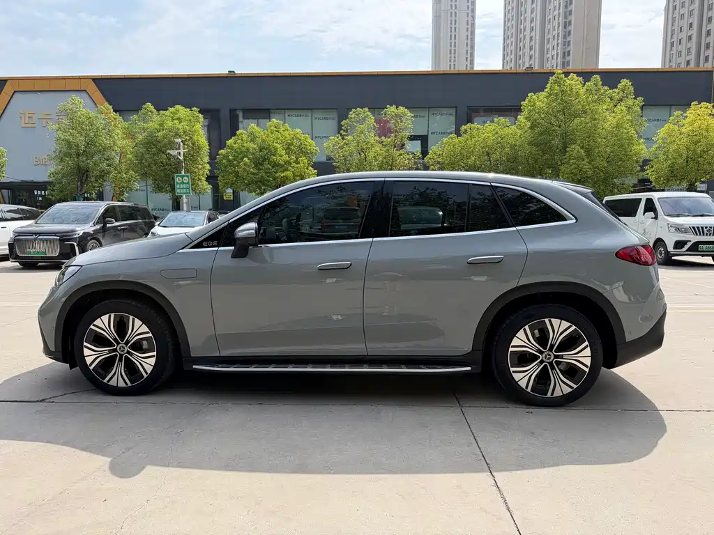 Mercedes-Benz EQE SUV — миниатюра 13