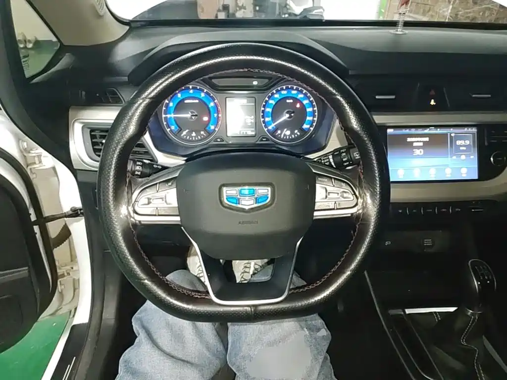 Geely Vision X3 — миниатюра 11