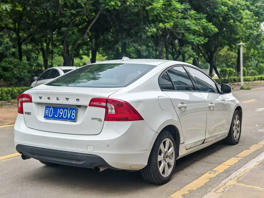 Volvo S60 (Import) — миниатюра 4