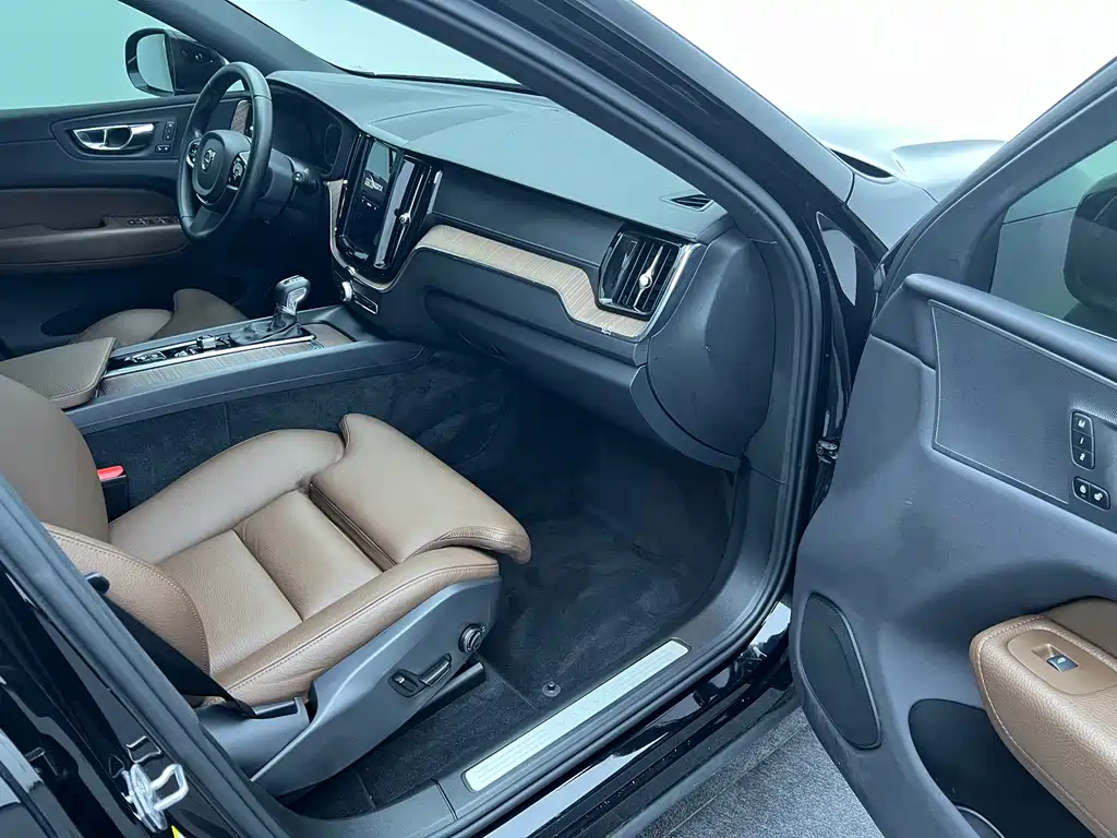 Volvo XC60 2021 T5 Luxury