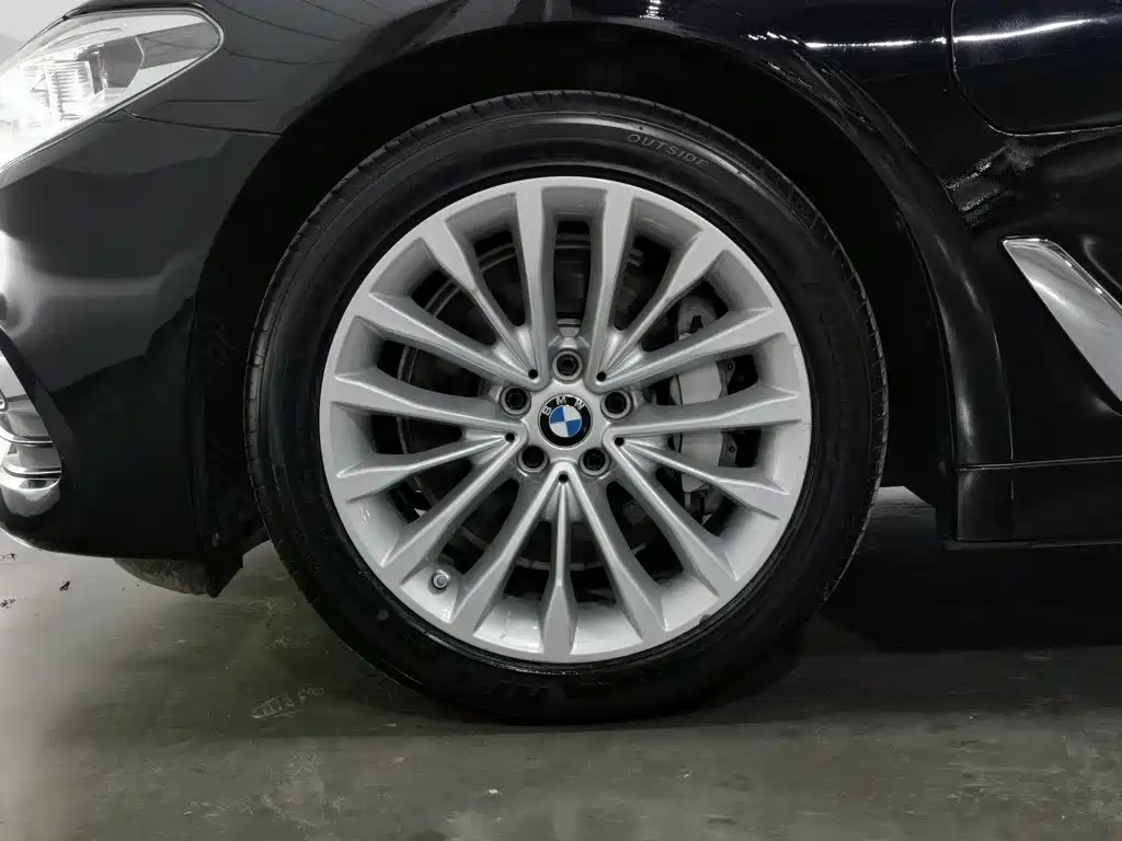 BMW 5 Series New Energy — миниатюра 17