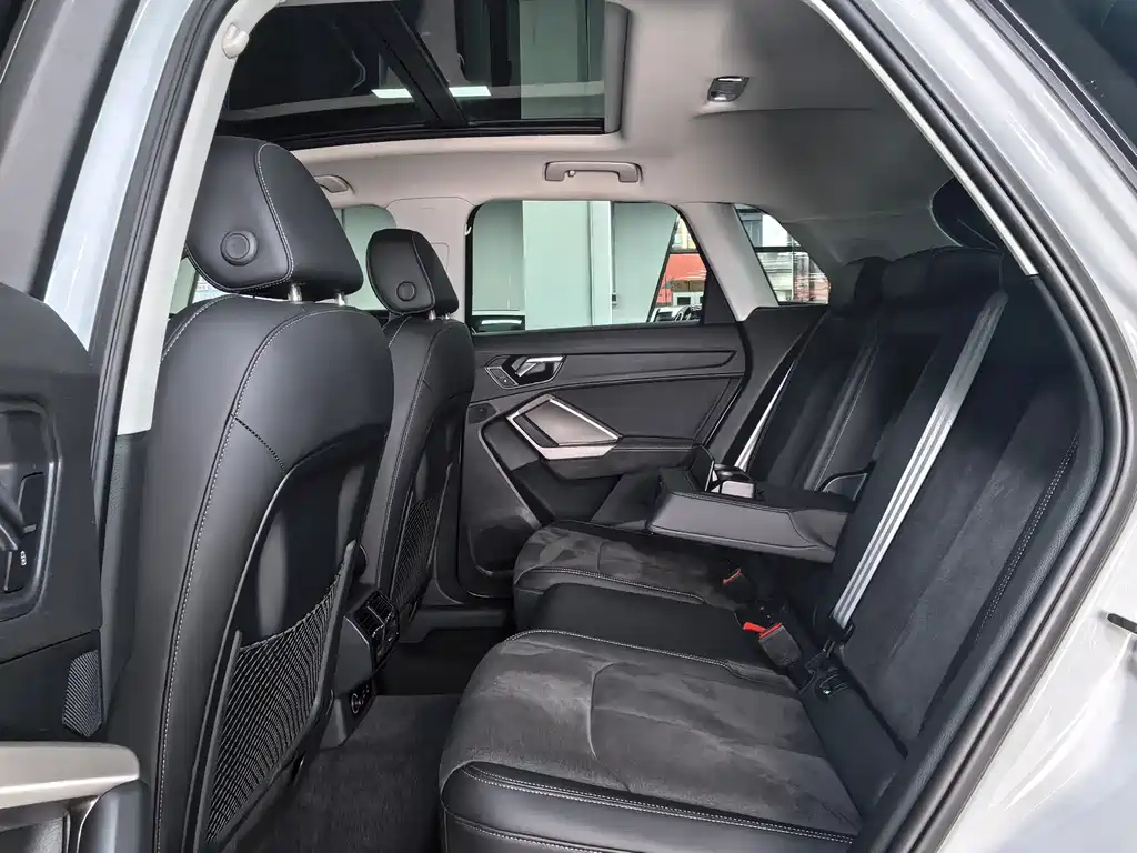 Audi Q3 2023 35 TFSI Fashion (1.4T)
