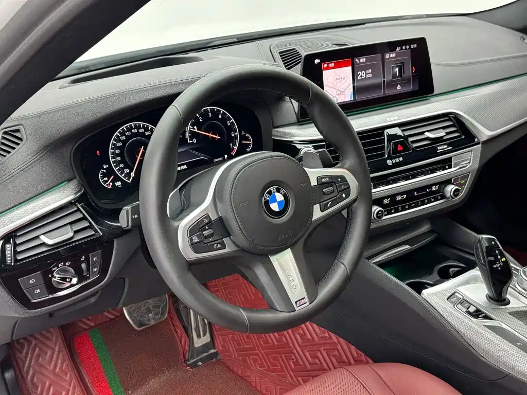 BMW 5 Series — миниатюра 11