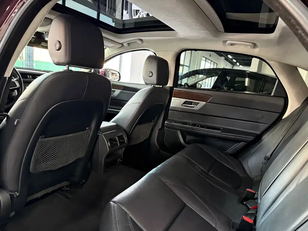 Jaguar XFL — миниатюра 5