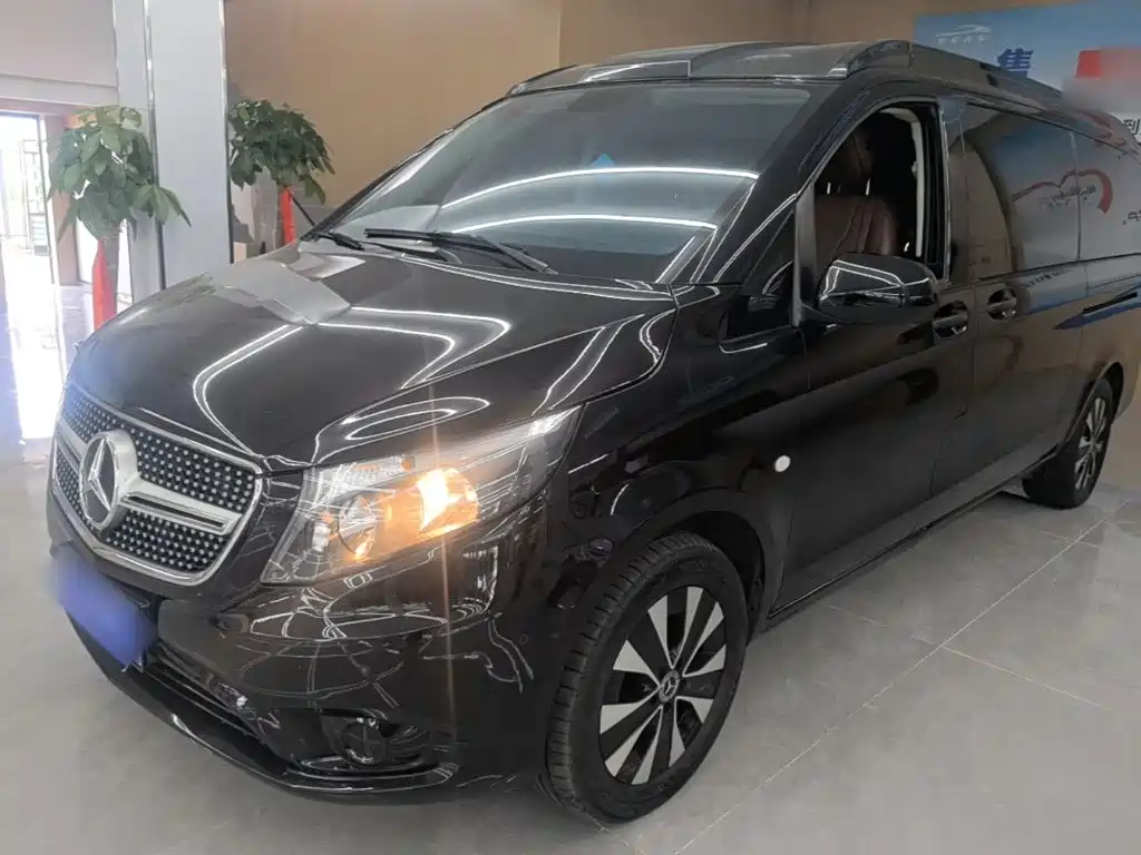 Mercedes-Benz Vito 2023 2.0T 7 мест