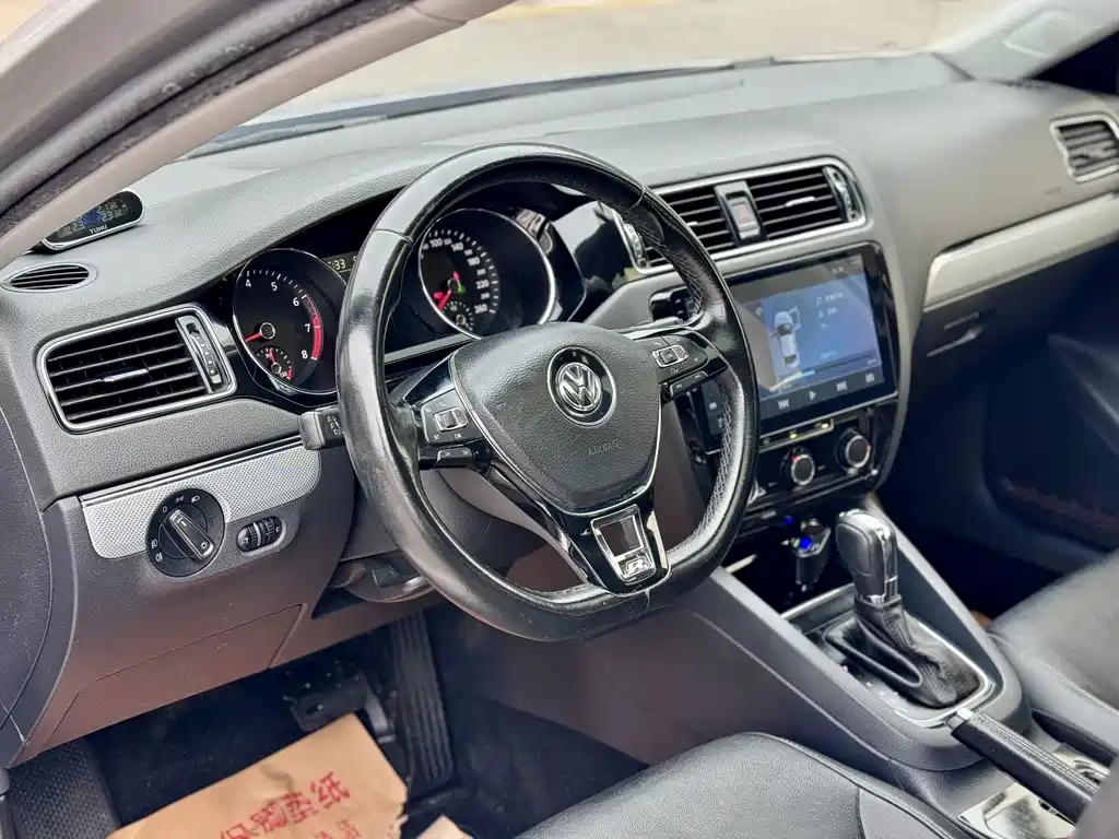 Volkswagen Sagitar — миниатюра 6